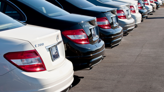 KP atļauj ar Mercedes Benz zīmolu saistītu uzņēmumu apvienošanos